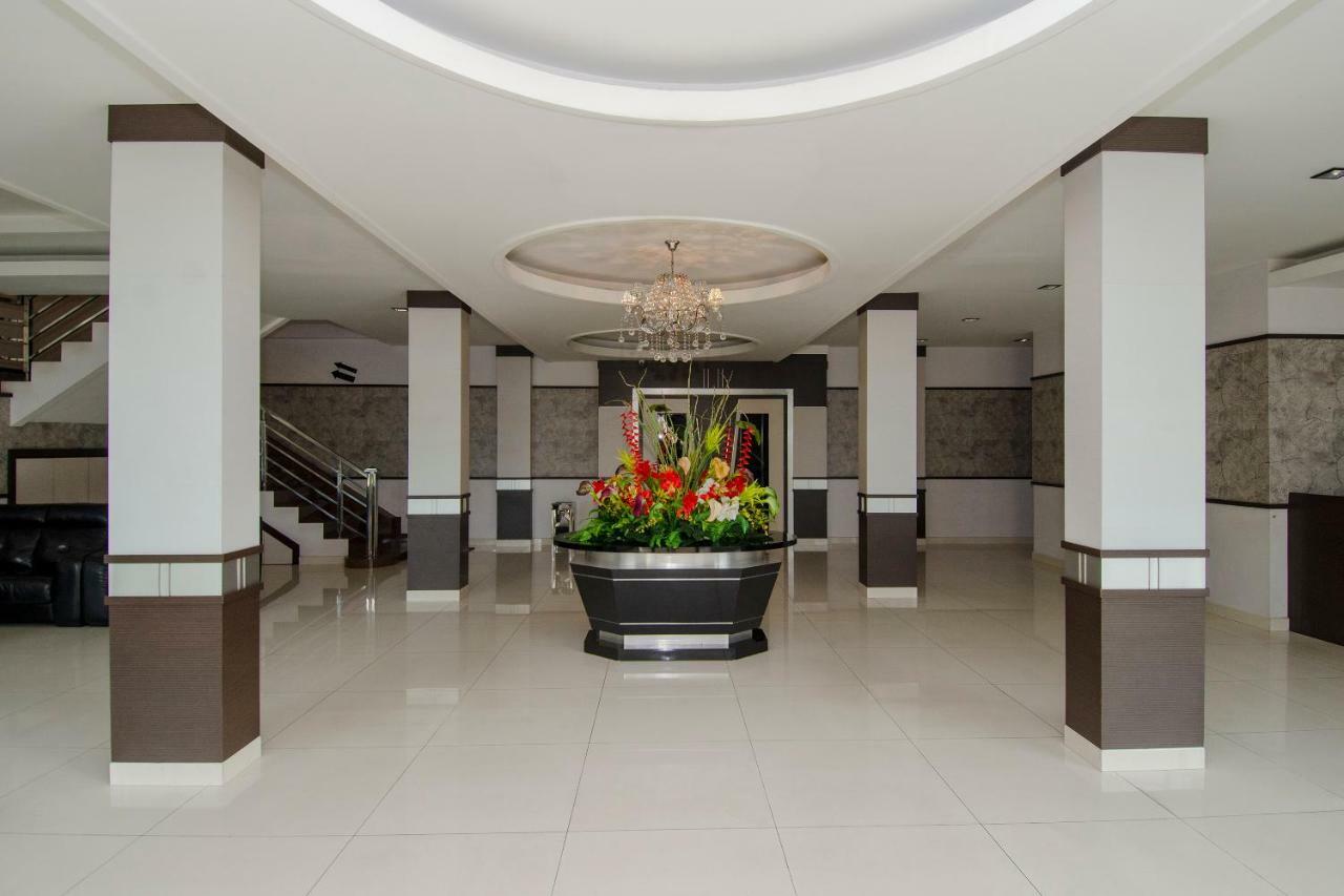 Halim Hotel Tanjungpinang Zewnętrze zdjęcie